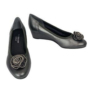 Mark Lemp Walking Cradles Wedge Heel Size 6M Pewter Metallic Rosette Career Shoe